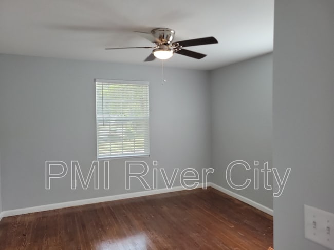 Building Photo - 1356 River Hills Cir E