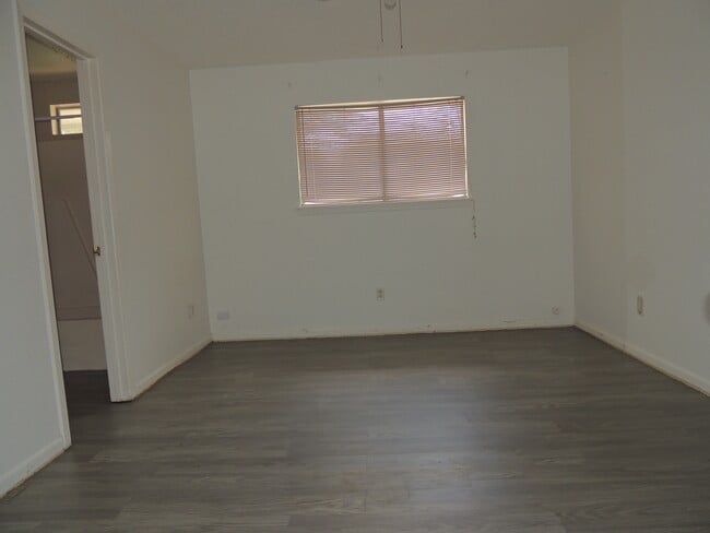 Building Photo - 2187 Glenwood Dr