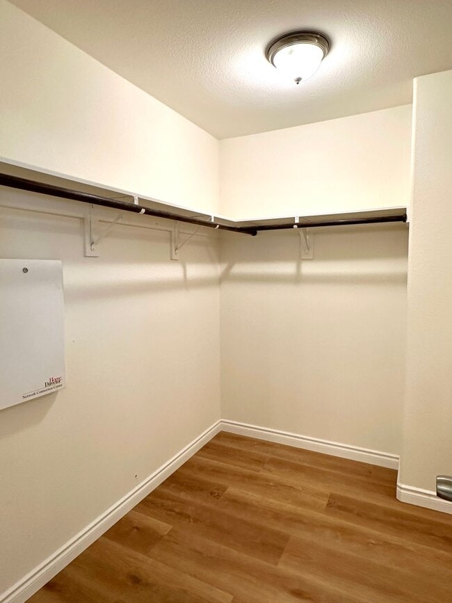 Building Photo - Spacious Family Oasis in the Heart of East...