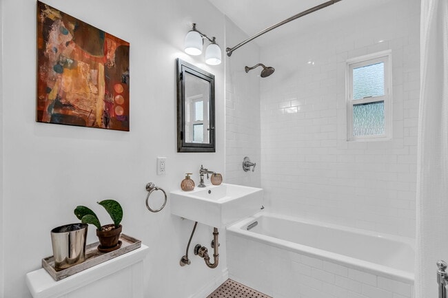 Building Photo - 5182 Ellenwood Dr