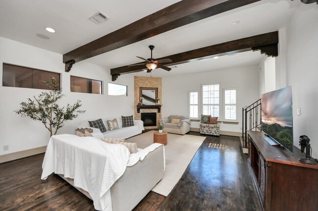 Building Photo - 1141 W 23rd St