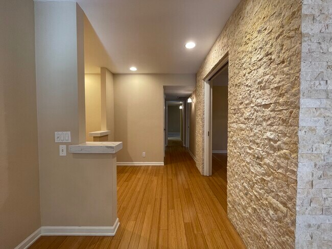 entrance/hallway - 4708 Park Granada Park