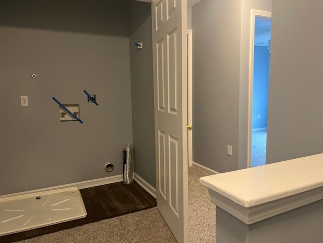 Building Photo - Renovated 3 Bed | 2.5 Bath Townhouse in No...