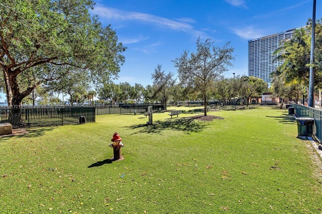 Building Photo - 1900 N Bayshore Dr