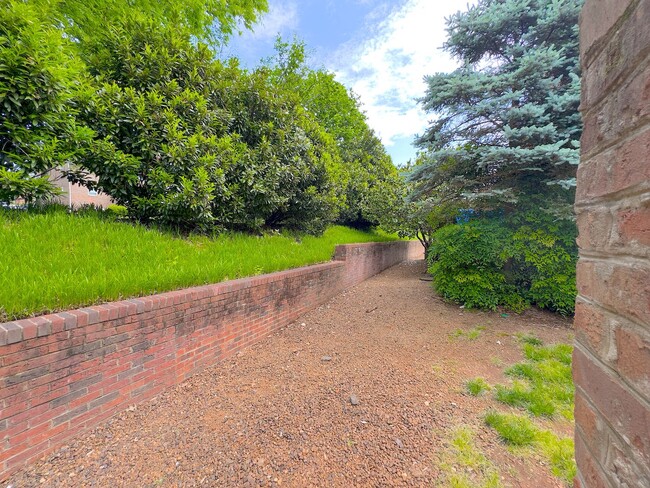 Building Photo - Knoxville 37922 - Beautiful 3 bedroom cond...