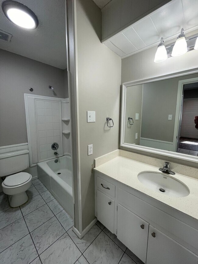 Building Photo - 3440 70th Dr