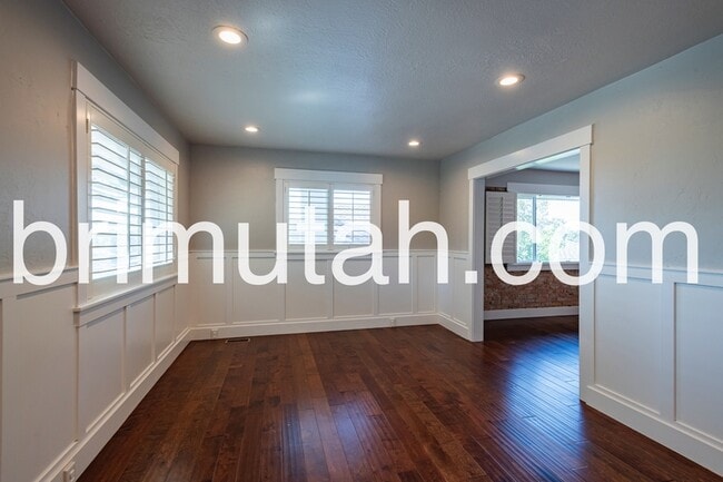 Building Photo - 1367 Thornton Ave