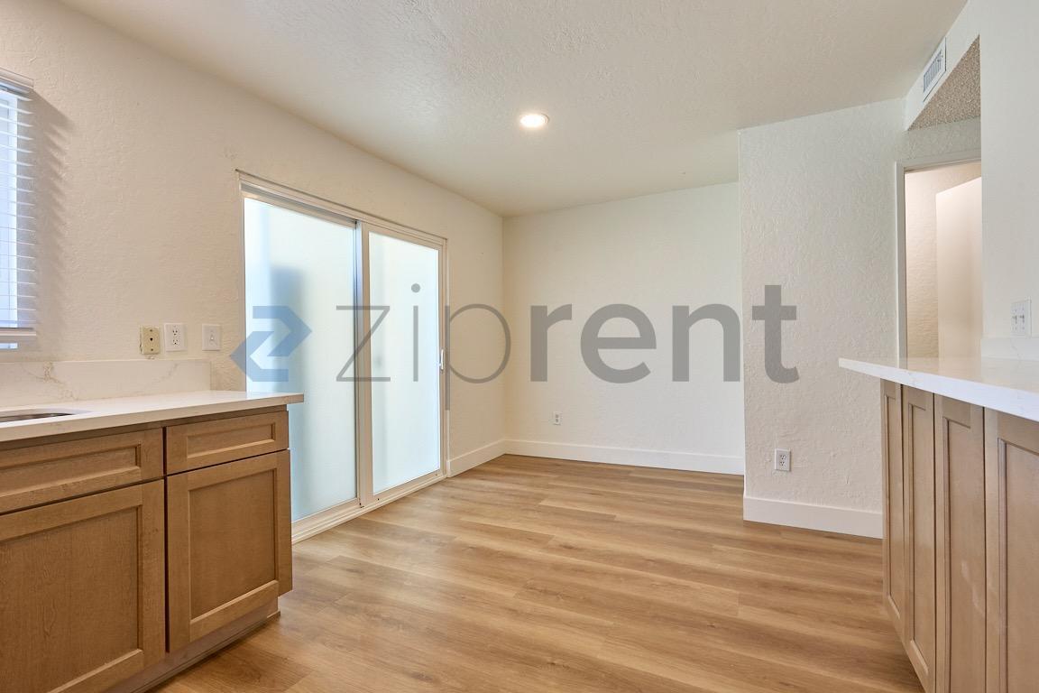 Building Photo - Unit A