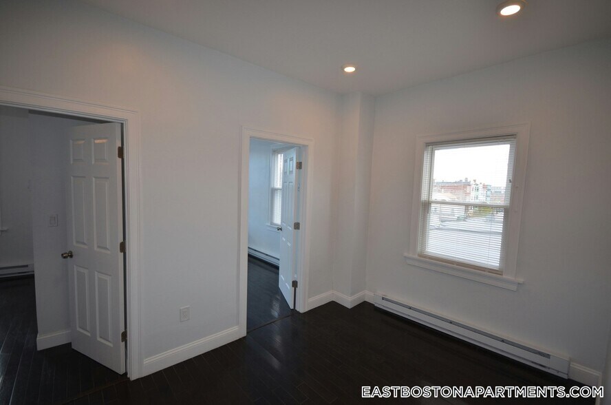 Building Photo - 20 Chelsea St