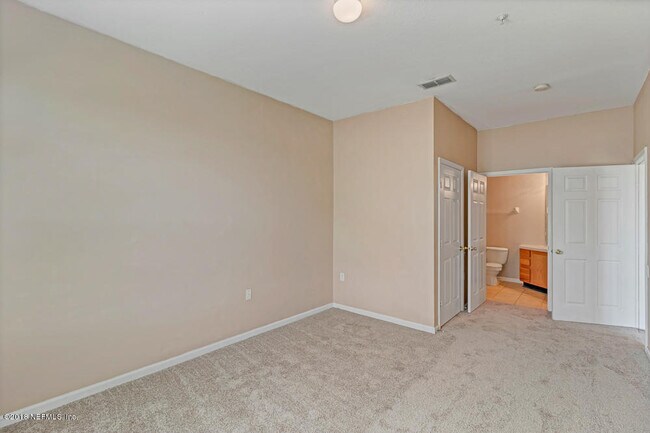 Building Photo - 7990 Baymeadows Cir E