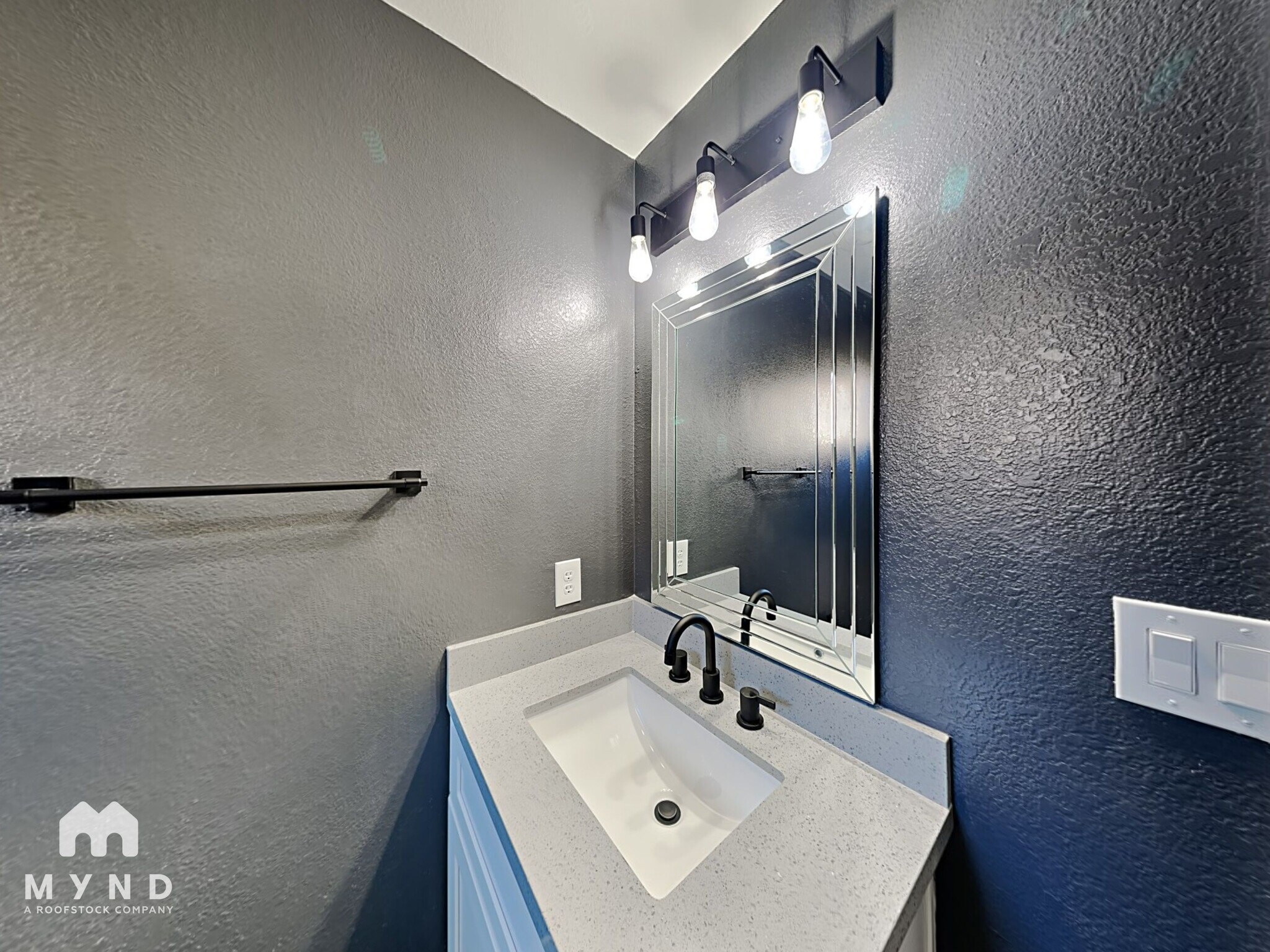 Building Photo - 7520 E Portland St