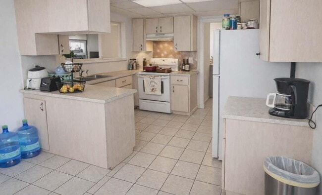 Building Photo - 218 Olive Ave