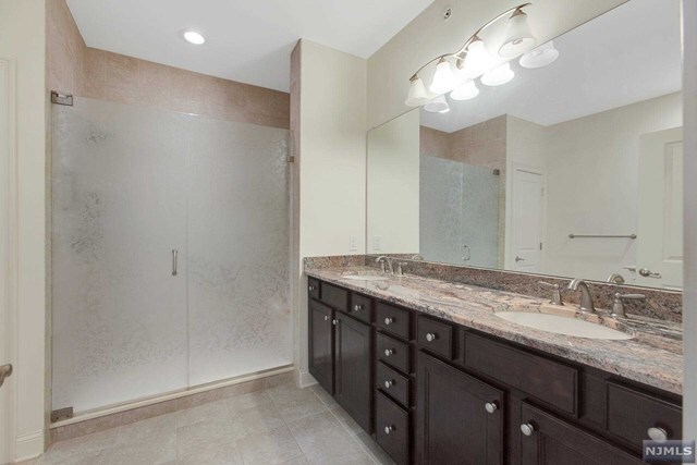 Building Photo - 910 Four Seasons Ln