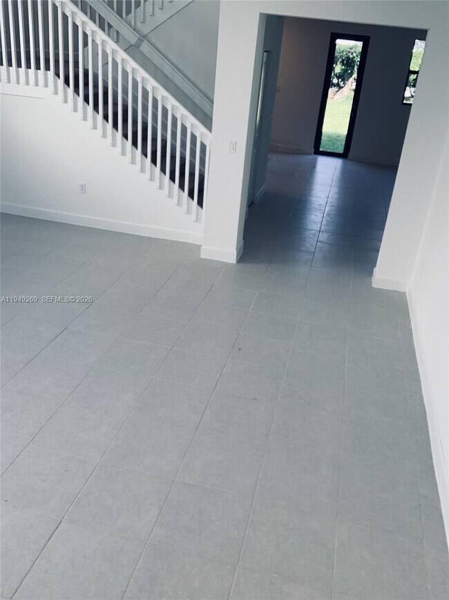 Building Photo - 157 NE 27th Terrace