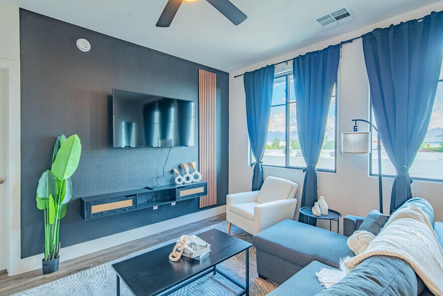 Building Photo - 15501 N Dial Blvd