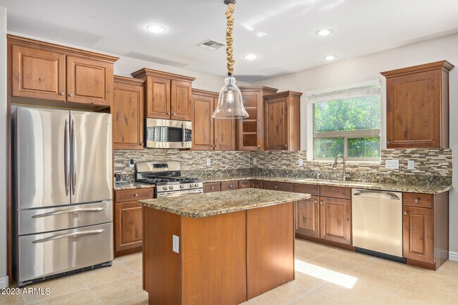 Building Photo - 4010 E Expedition Way
