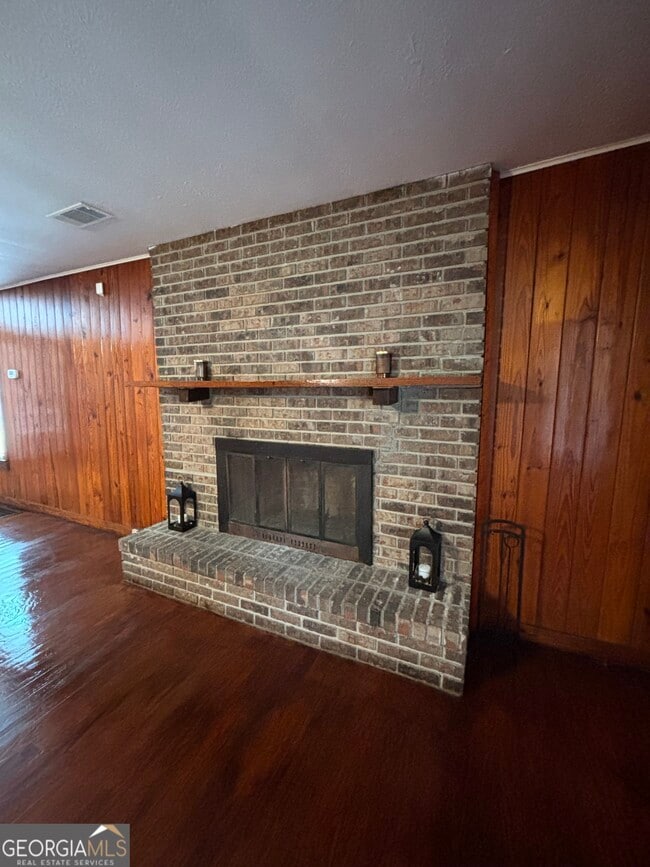 Building Photo - 44 Olympic Ln