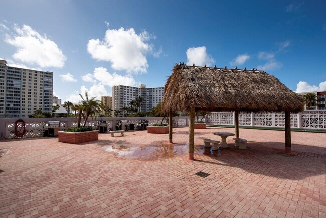 Building Photo - 405 N Ocean Blvd