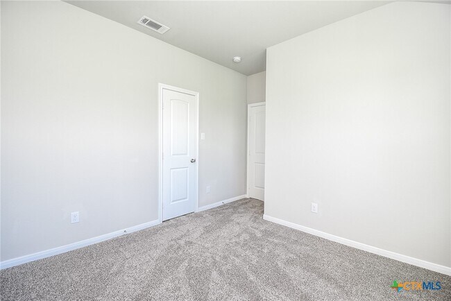 Building Photo - 544 Buckskin Dr