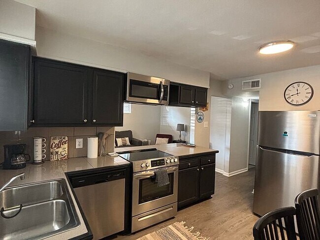 Building Photo - 2311 Neyrey Dr