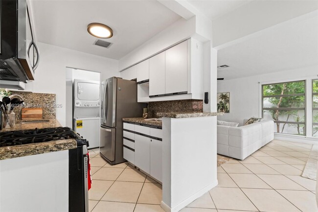 Building Photo - 1443 Hollywood Blvd