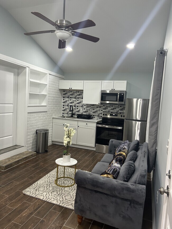 Building Photo - 8323 Tudor Dr