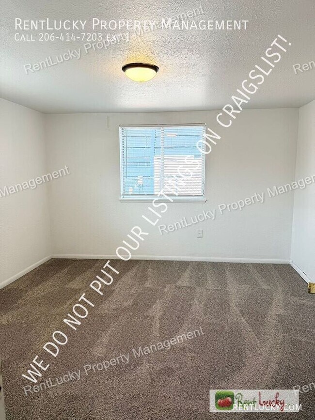 Building Photo - 5511 18th Ave S