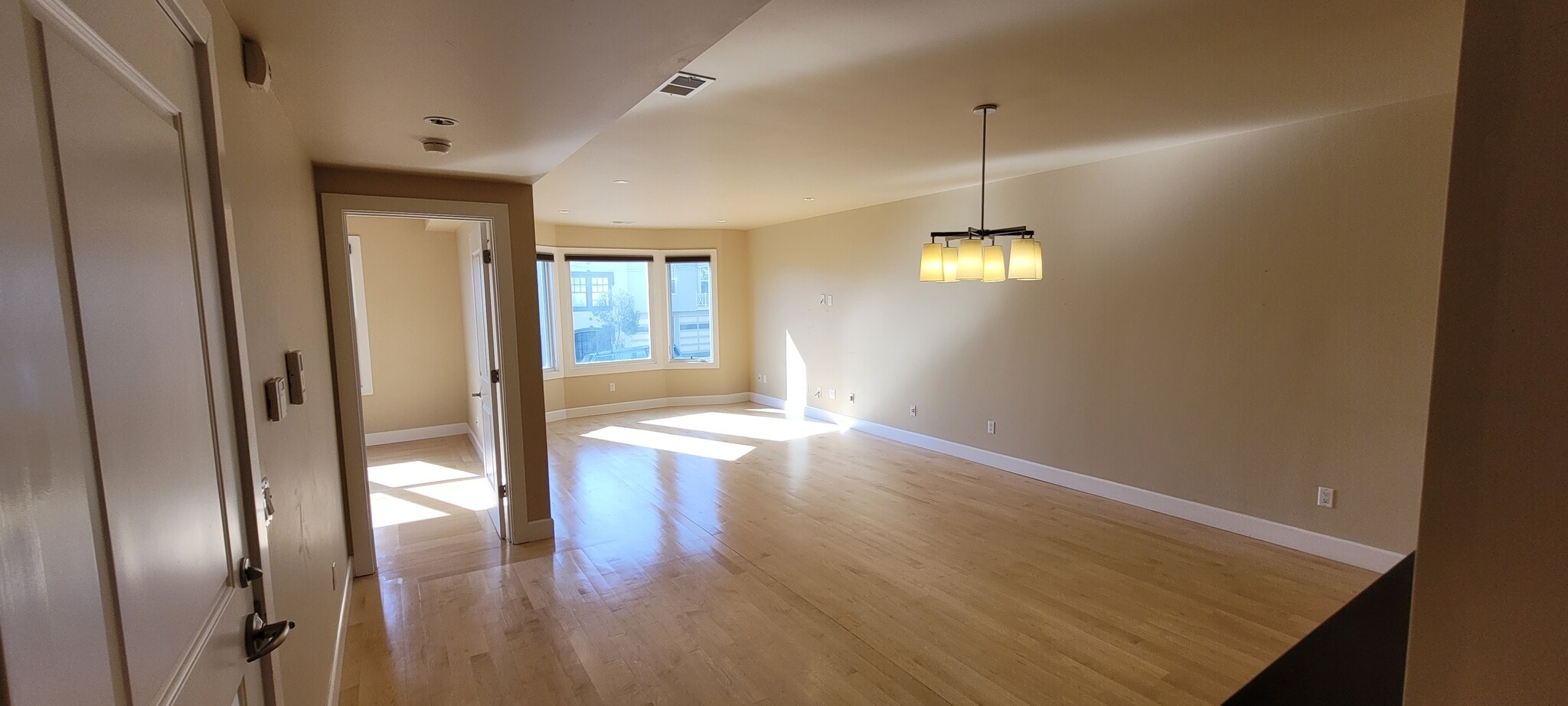 Living dining area - 760 27th Ave