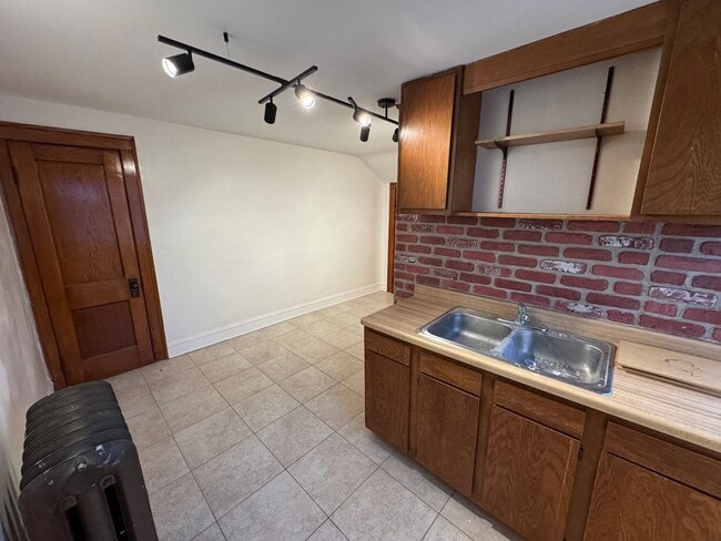 Building Photo - 12611 Franklin Blvd