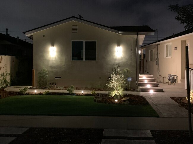 Building Photo - 15211 S Wilton Pl