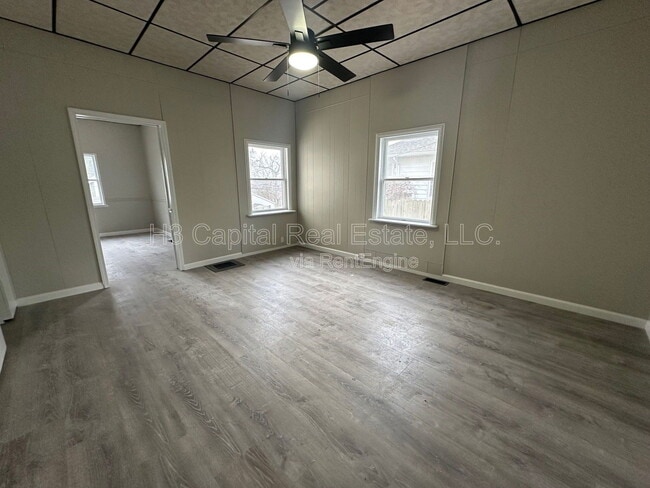 Building Photo - 320 W Cleveland Ave