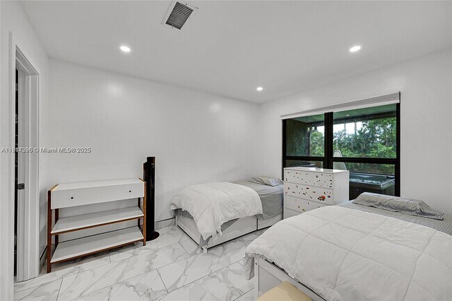 Building Photo - 18578 Woodstream Dr