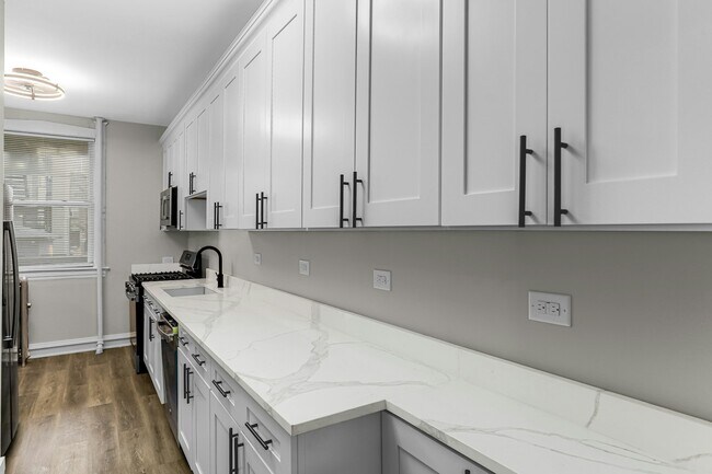 Building Photo - 6360 S Greenwood Ave