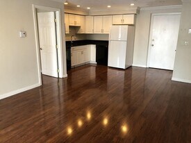 Building Photo - 915 Edgell Rd