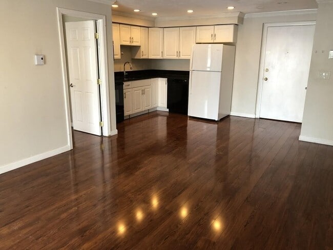 Building Photo - 915 Edgell Rd