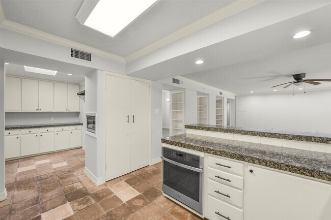 Building Photo - 4707 Nenana Dr