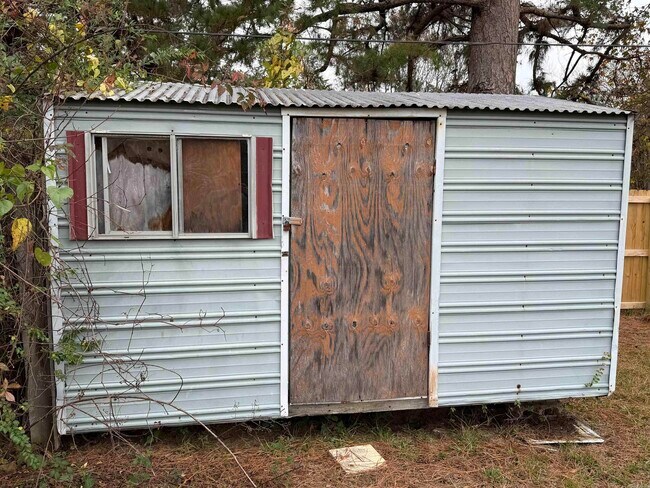 Building Photo - 10911 Vernon Dr