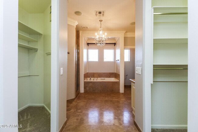 Building Photo - 10913 E Butherus Dr