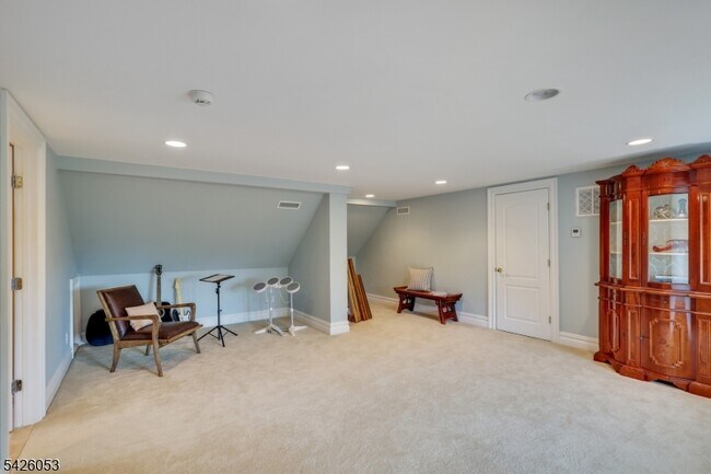 Building Photo - 236 Long Hill Dr