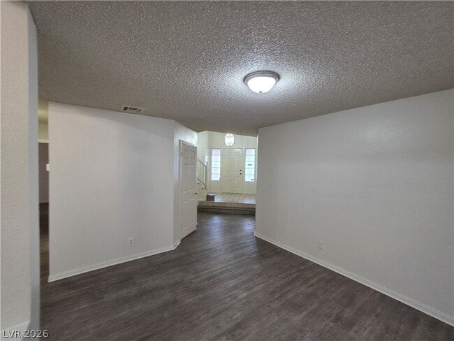 Building Photo - 6561 Avon Ct