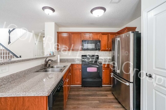 Building Photo - 467 Colonial Walk