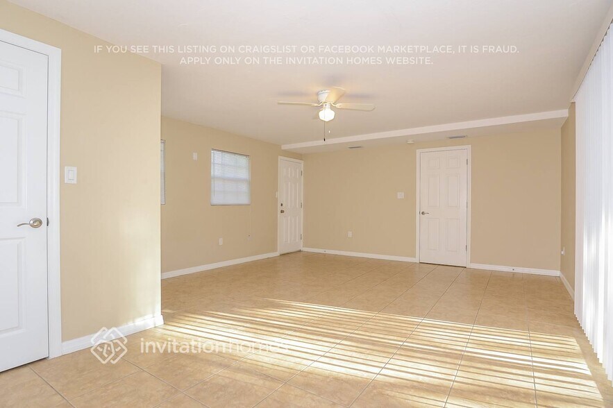 Building Photo - 3701 Schwalbe Dr
