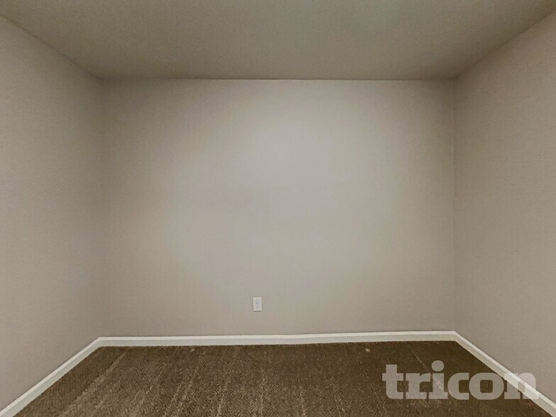 Building Photo - 12526 Garron Rd