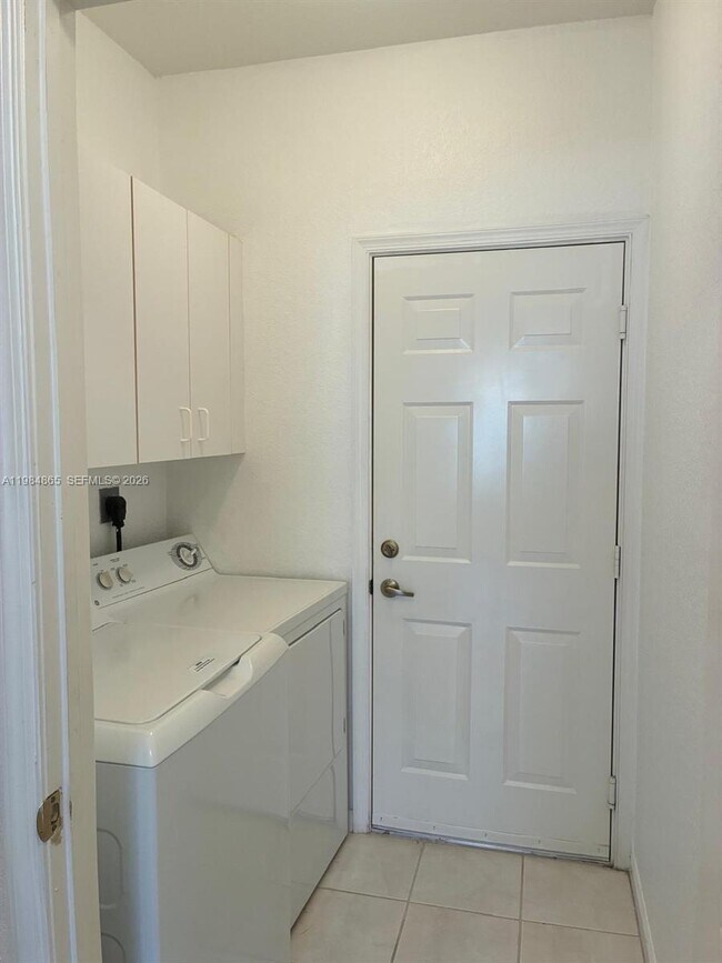 Building Photo - 18860 SW 25th Ct