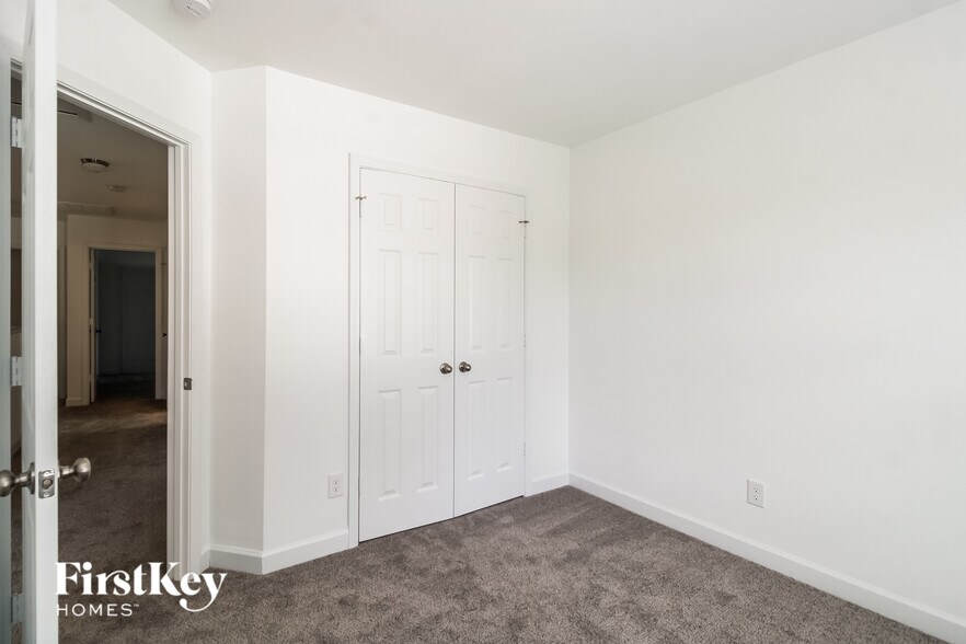 Building Photo - 1818 Yarborough Dr