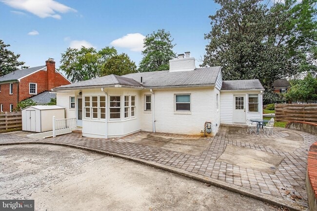 Building Photo - 5205 Saratoga Ave