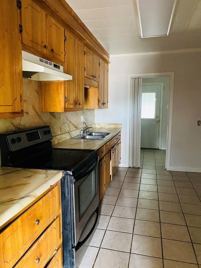 Building Photo - 1926 W Adams St