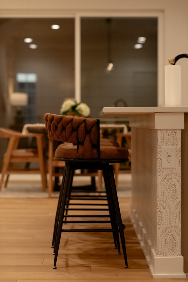 Building Photo - 1204 SW Franklin Dr