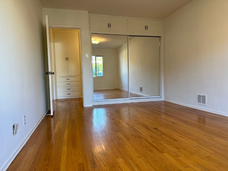 Building Photo - 4700 Los Feliz Blvd