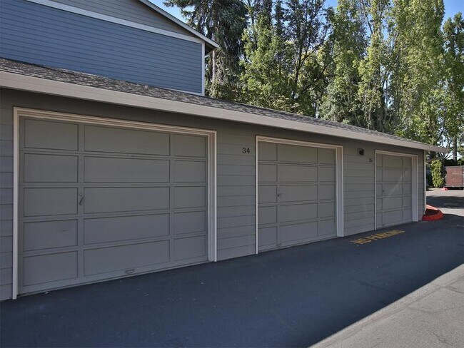 Building Photo - 14170 SW Allen Blvd